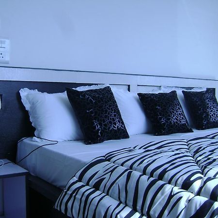 Aura Suites Gurgaon Esterno foto